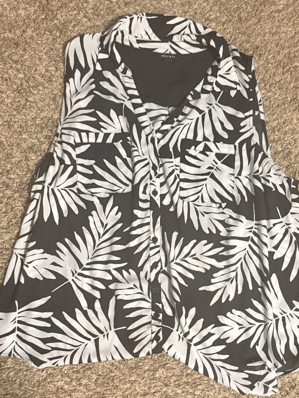 Torrid Madison Georgette Button-Up Sleeveless Shirt Torrid Size 2 (18-20)